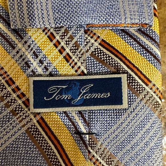 NWT👔TOM JAMES STRIPED BLUE, YELLOW, WHITE AND RED SILK NECKTIE - Picture 4 of 5